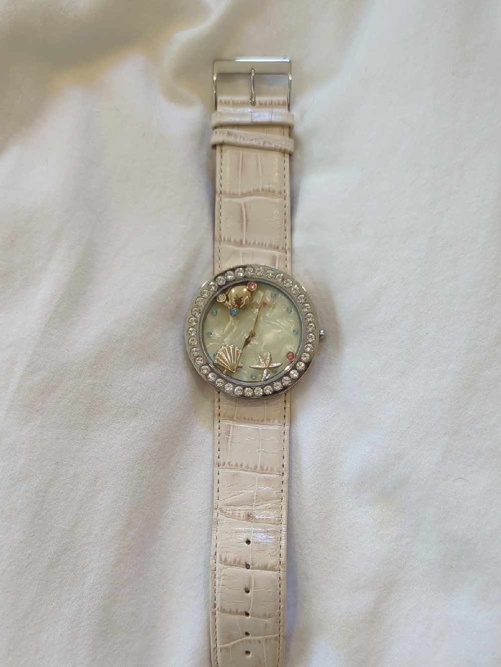 Rare Y2K Betsey Johnson Crystal-Bezel Beach Seashell Dial Watch in Pearl White